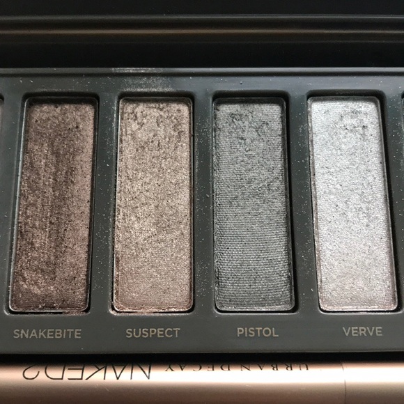 Urban Decay Naked 2 eyeshadow palette - Picture 4 of 5